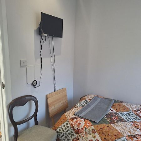 Budget Single Room Only For One Adult - Shared Flat Northolt  Exterior foto